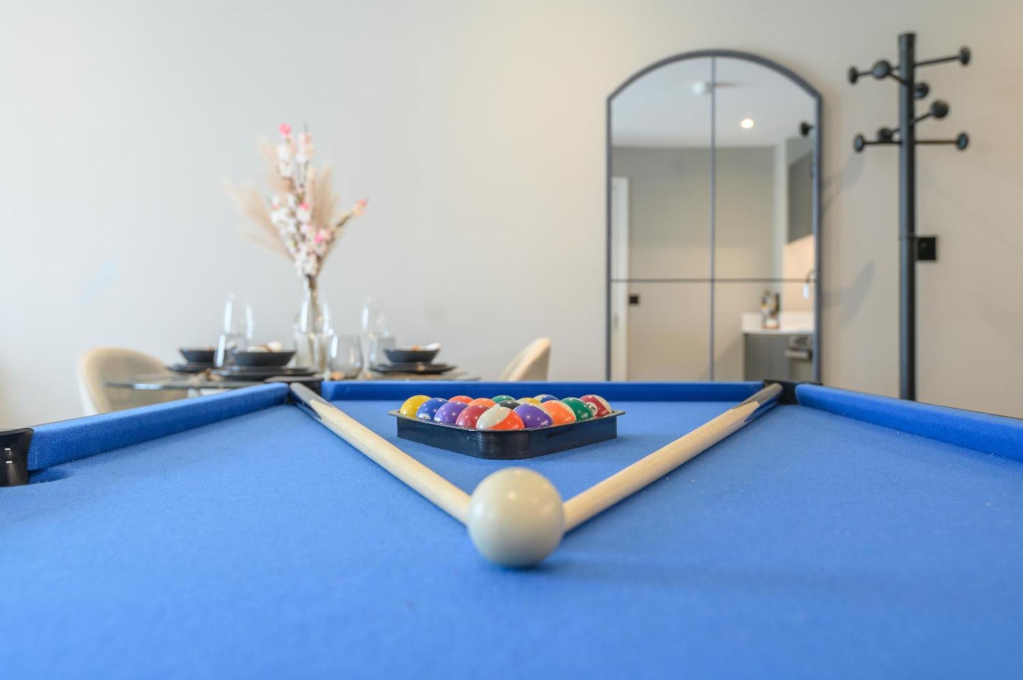 Springwell Suite - City Centre - Balcony & Pool Table - 3 Bed Leeds  Exterior photo